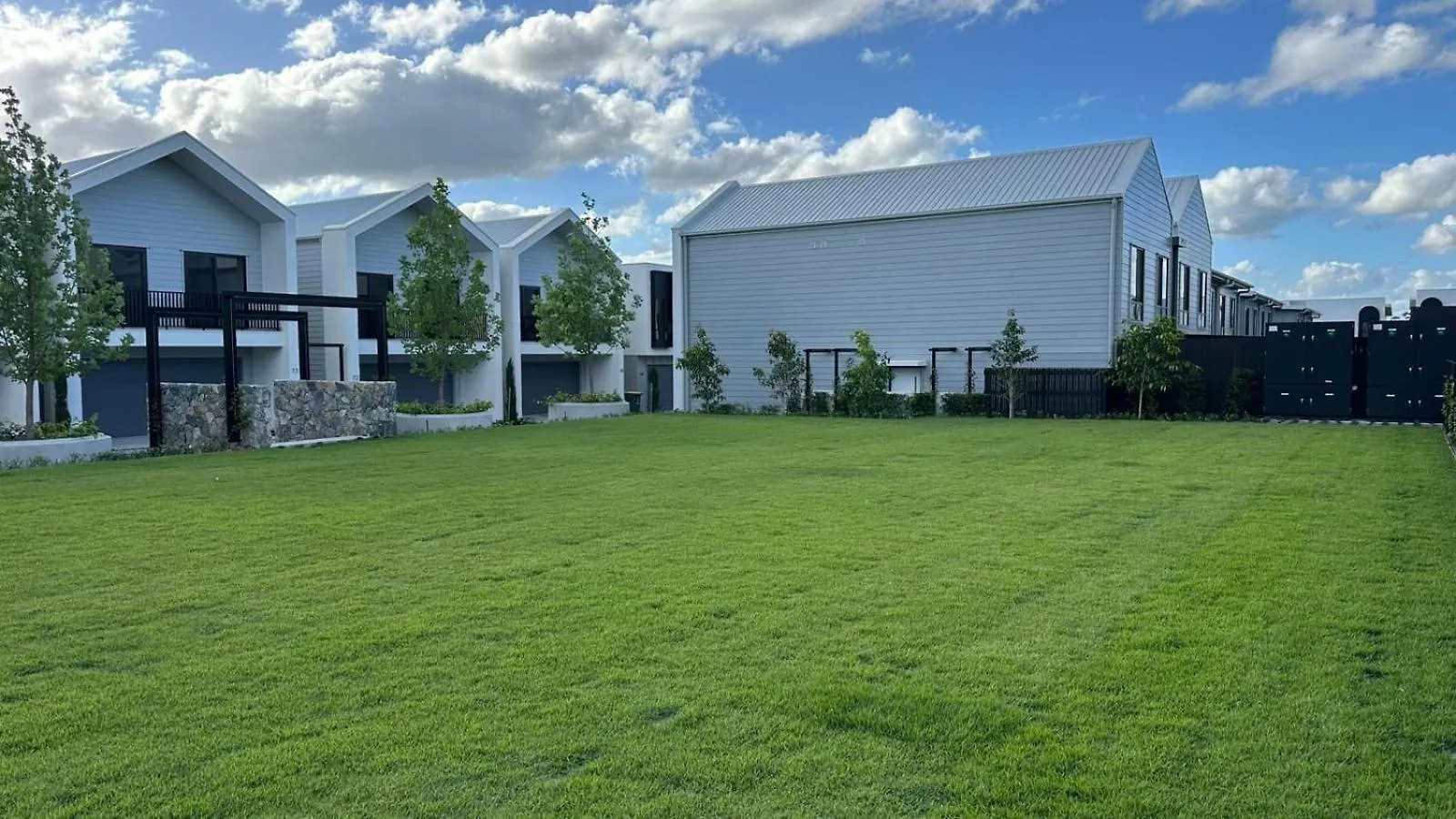 Brand-New Entire Terrace Home Wacol Parque de vacaciones